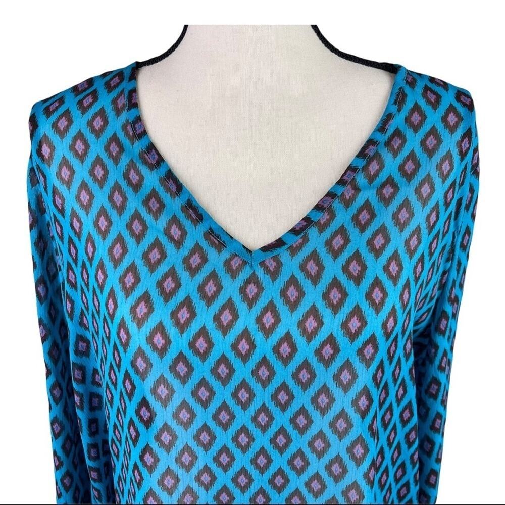 Wrangler Rock 47 Lightweight Semi Sheer Vneck Top Blouse Bell Sleeve Blue Medium - Picture 2 of 7